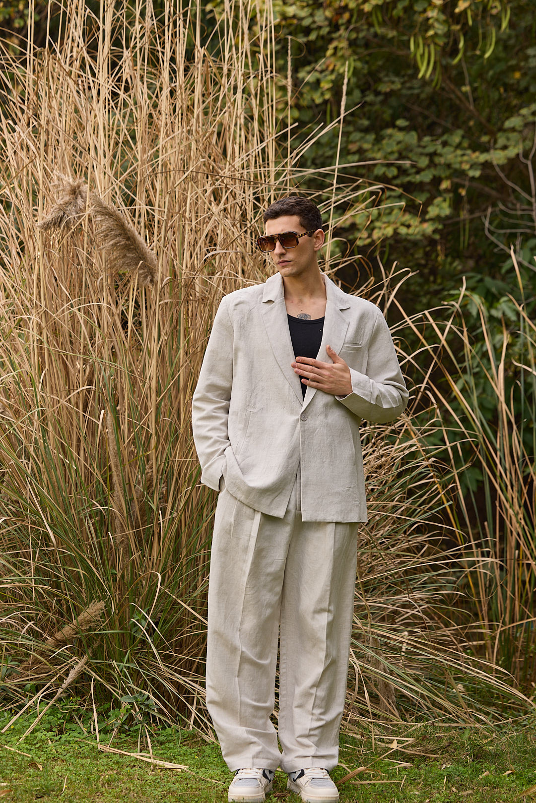 Men’s Relaxed-Fit Linen Suit