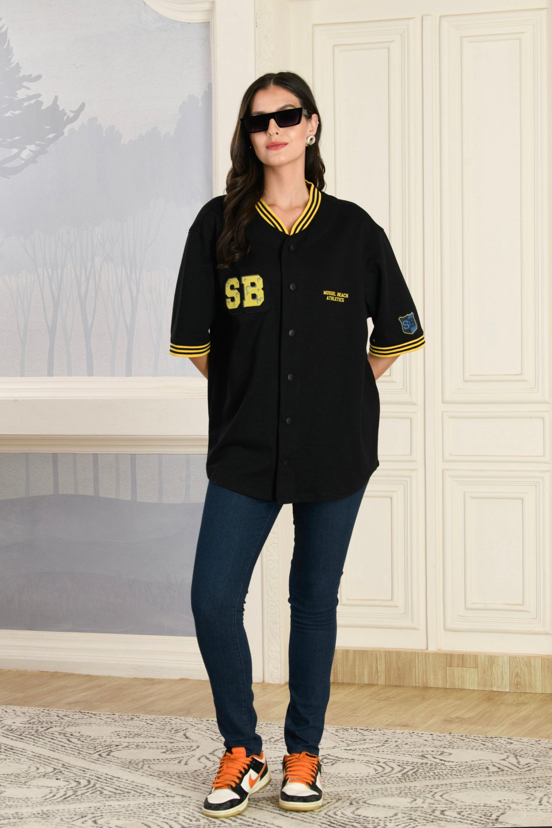 Spongebob:Mussel Beach Athletics Women's Varsity T-shirt - Black
