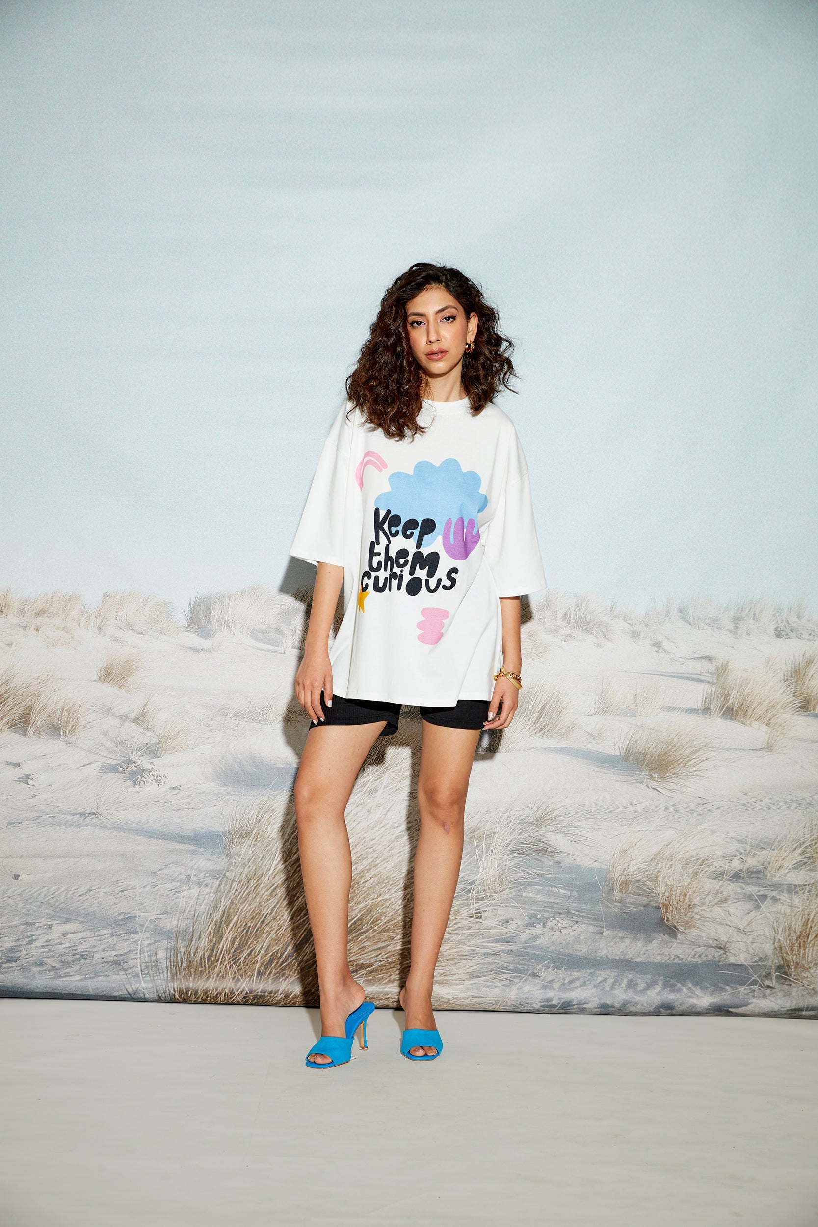 Keep Em' Curious Oversized T-shirt