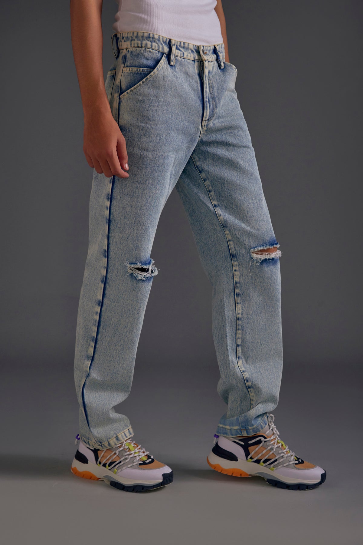 Light Wash Blue Knee-Cut Jeans